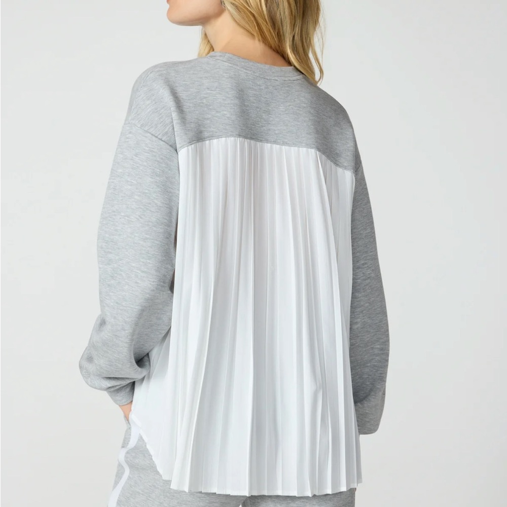 MPG pleated back crewneck Gray and White Women's Top